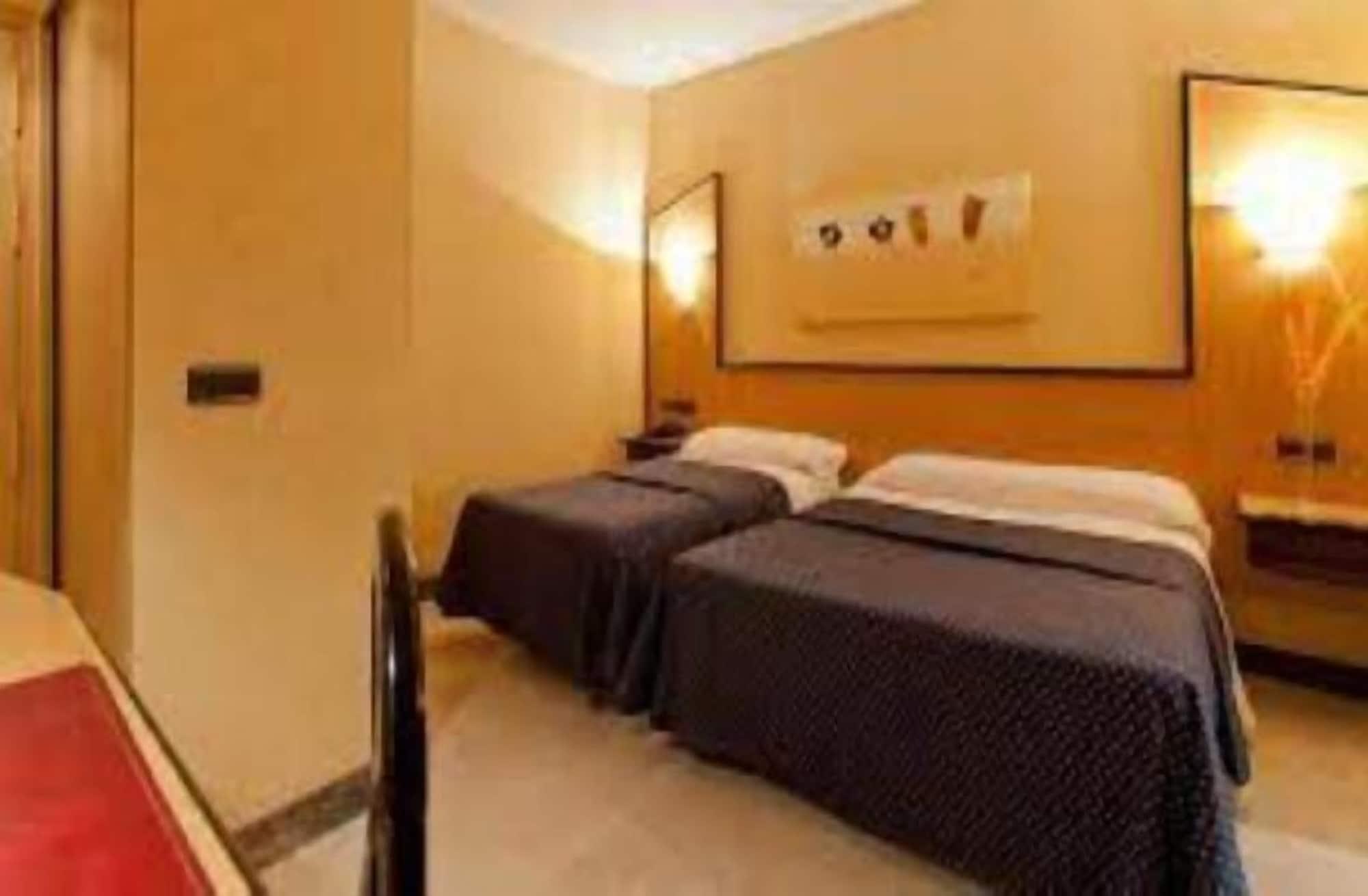 Hotel Ciudad De Navalcarnero Kültér fotó