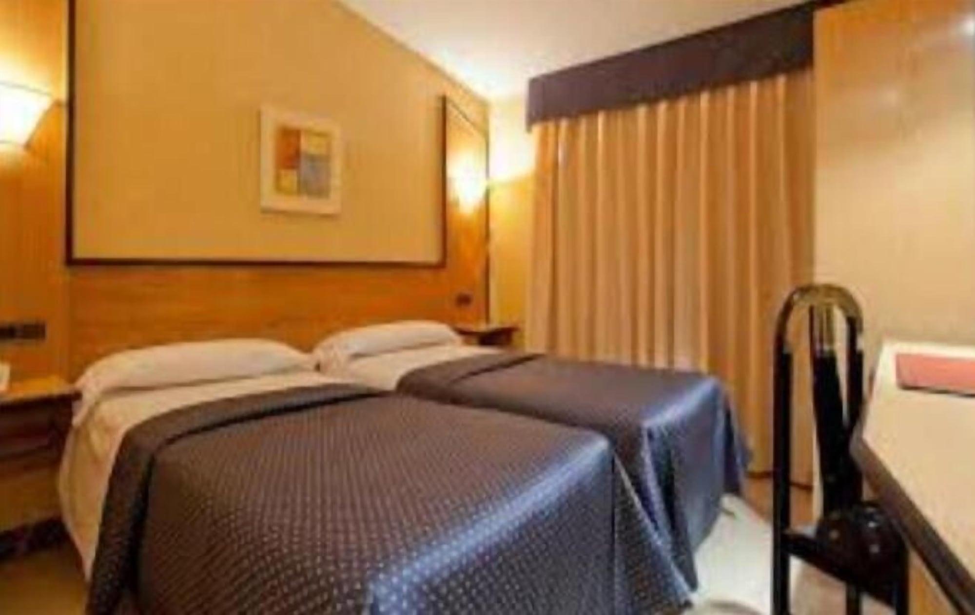 Hotel Ciudad De Navalcarnero Kültér fotó