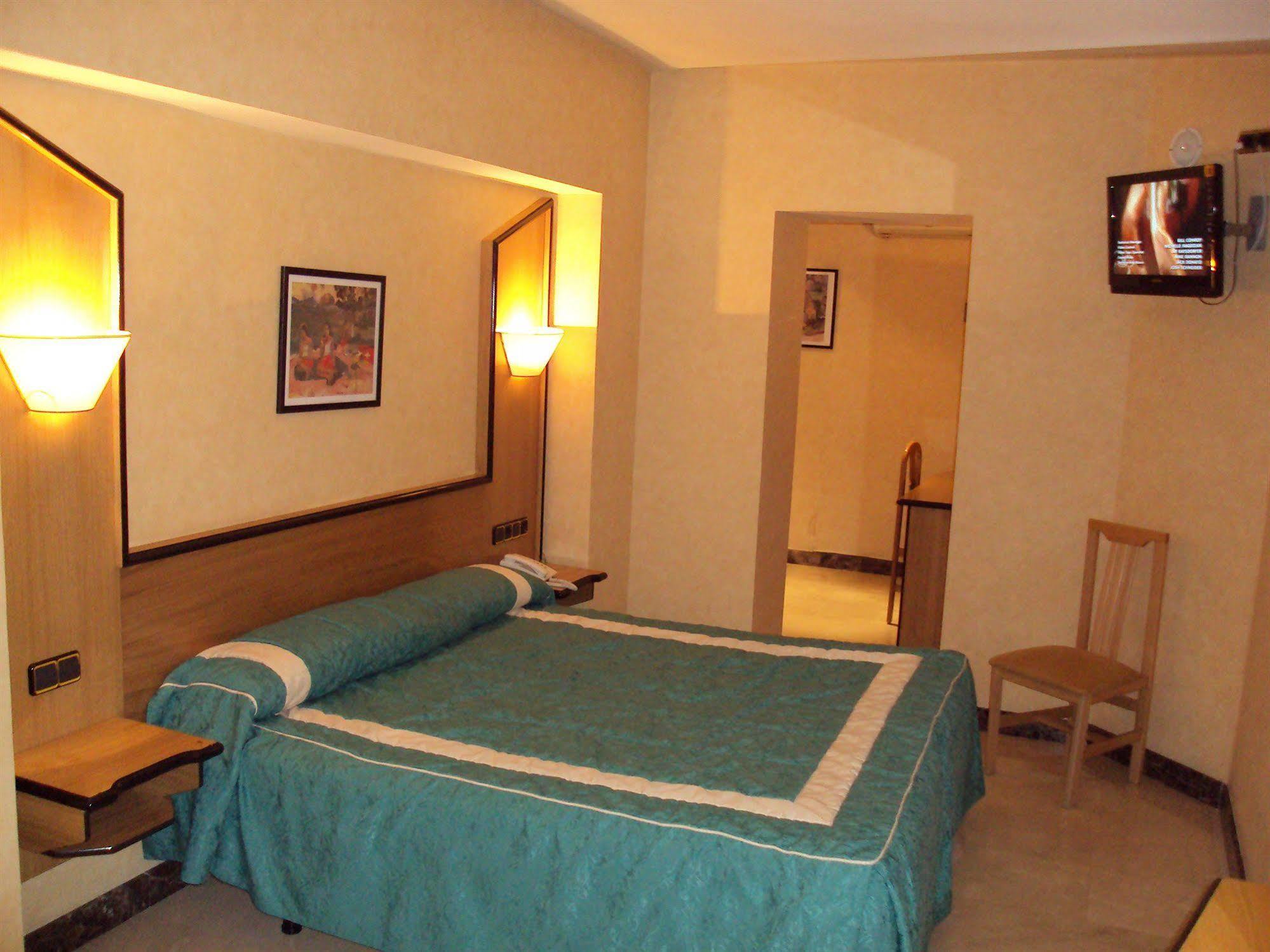 Hotel Ciudad De Navalcarnero Kültér fotó