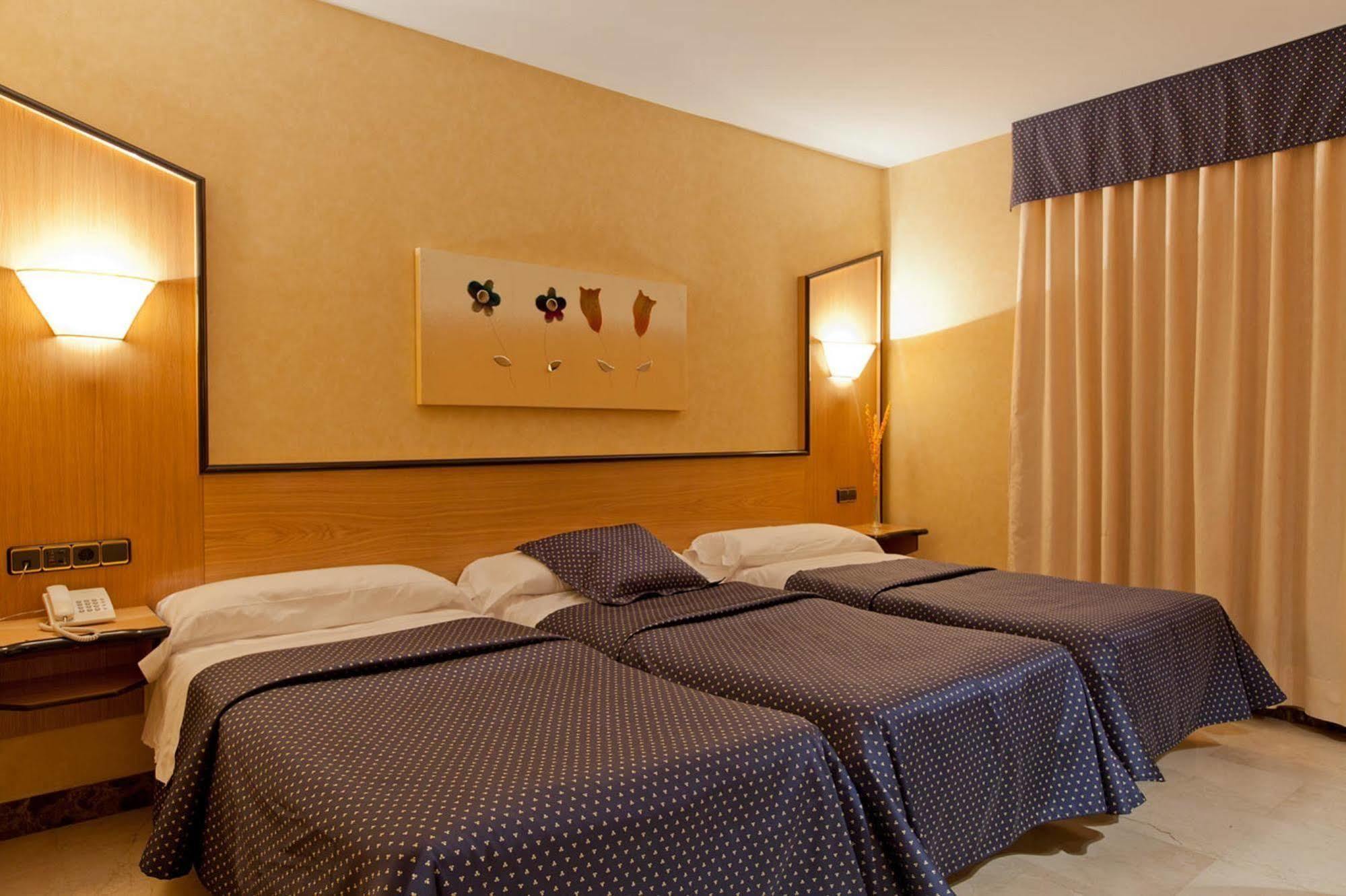 Hotel Ciudad De Navalcarnero Kültér fotó